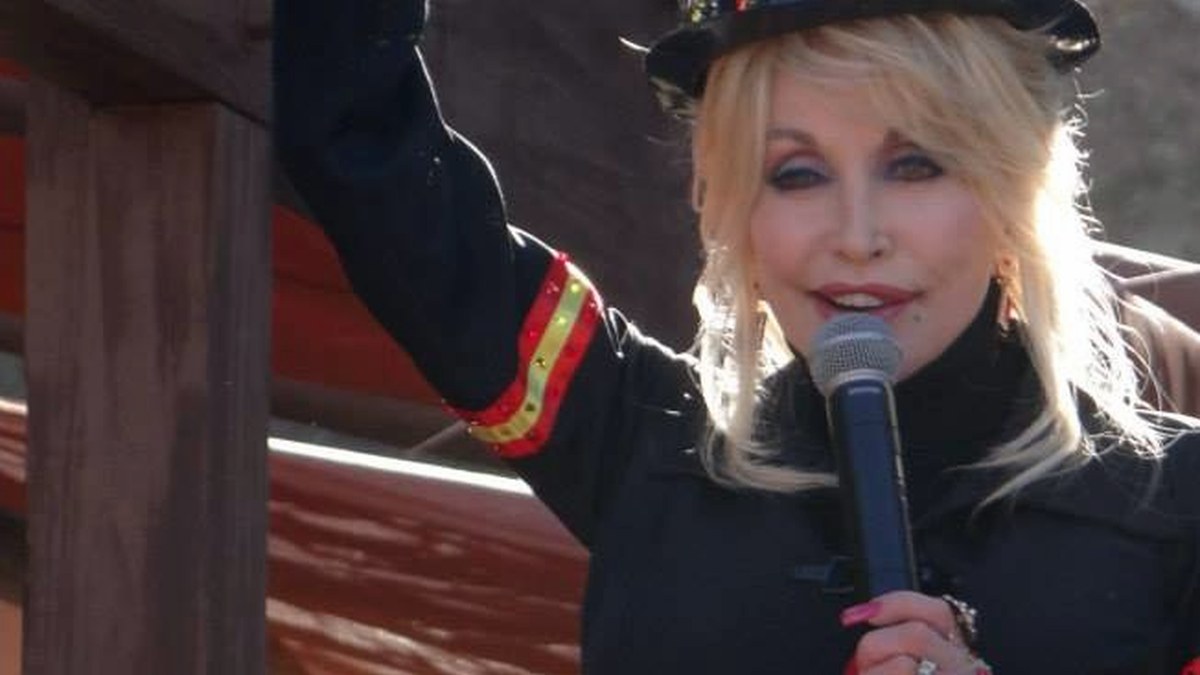 Homenaje a Dolly Parton en los CMA 2016