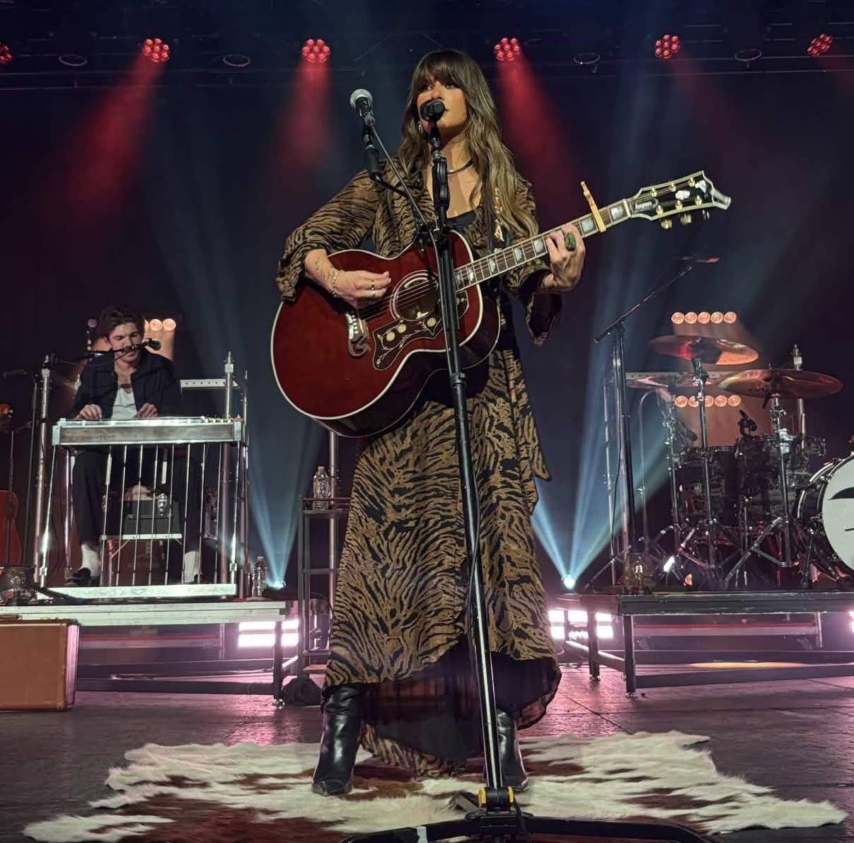 Ella Langley en concierto