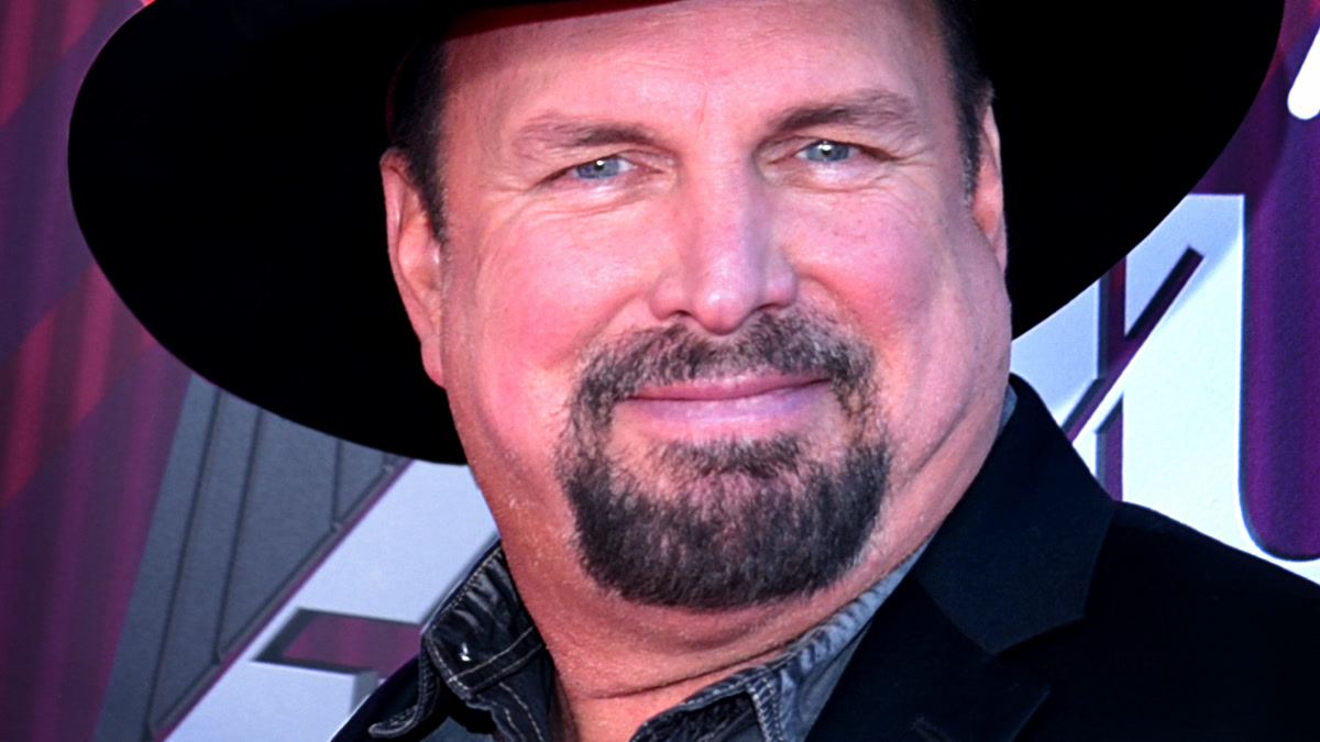 Garth Brooks en una alfombra roja