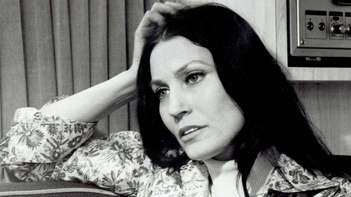 Loretta Lynn en una fotografía promocional de 1975